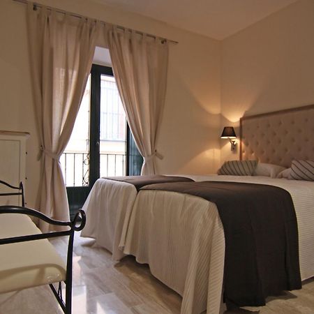 Apartamentos Living Sevilla Centro Maestranza Exterior photo