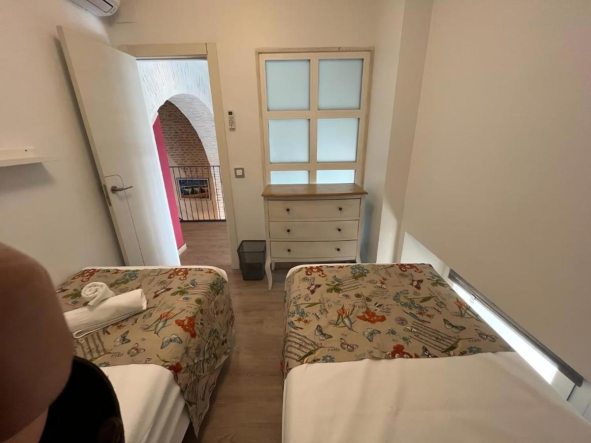 Apartamentos Living Sevilla Centro Maestranza Exterior photo