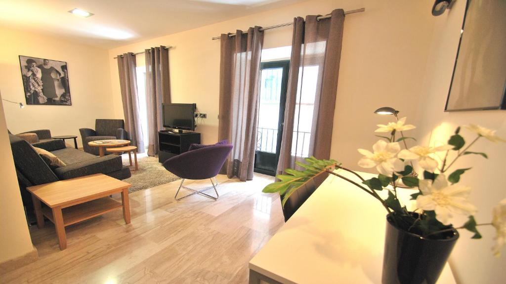 Apartamentos Living Sevilla Centro Maestranza Room photo