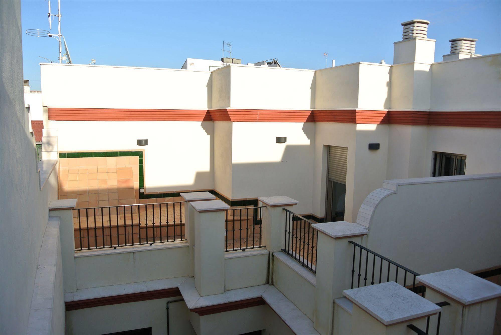 Apartamentos Living Sevilla Centro Maestranza Exterior photo